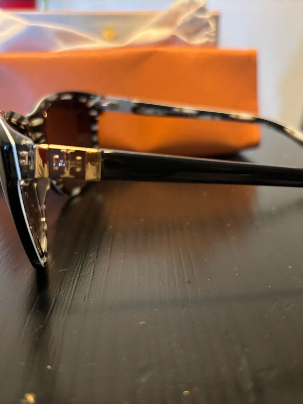 Tory Burch Classic Black Women's Sunglasses with Brown Gradient Lenses